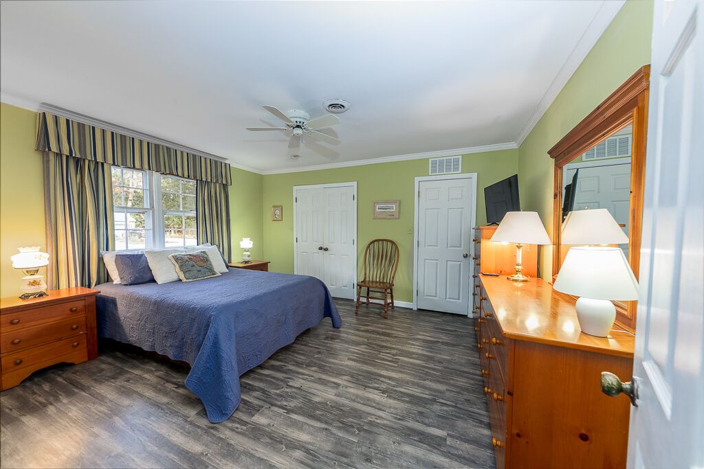 Photo of Bedroom in Pine Knoll Shores