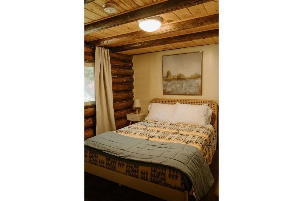 Photo of Bedroom in Indianola