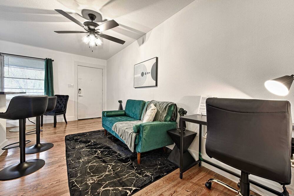 Photo of Livingroom in Bryan Place