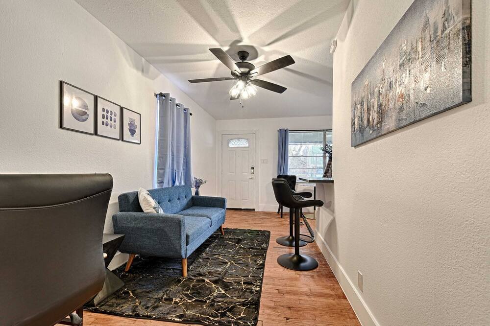 Photo of Livingroom in Bryan Place