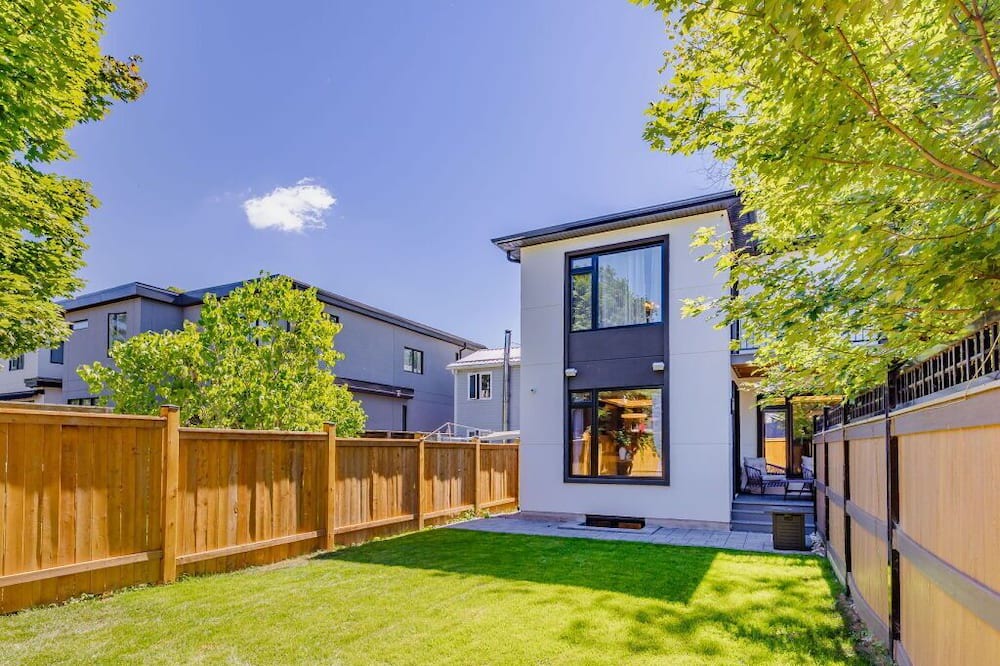 Photo of Outdoor in Lakeview