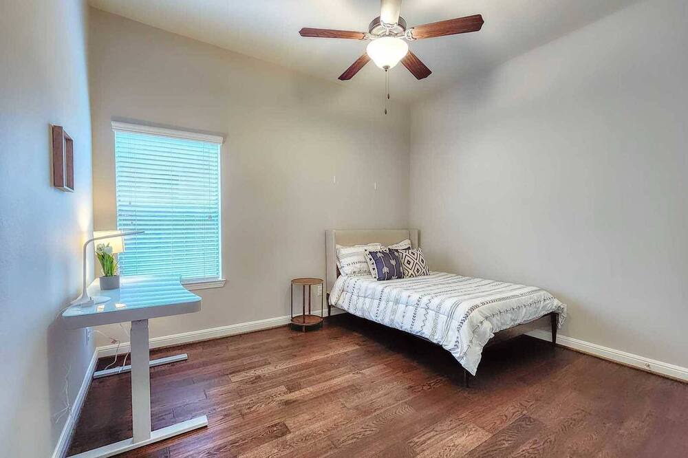 Photo of Bedroom in Jersey Village
