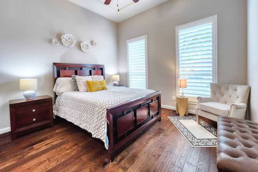 Photo of Bedroom in Jersey Village