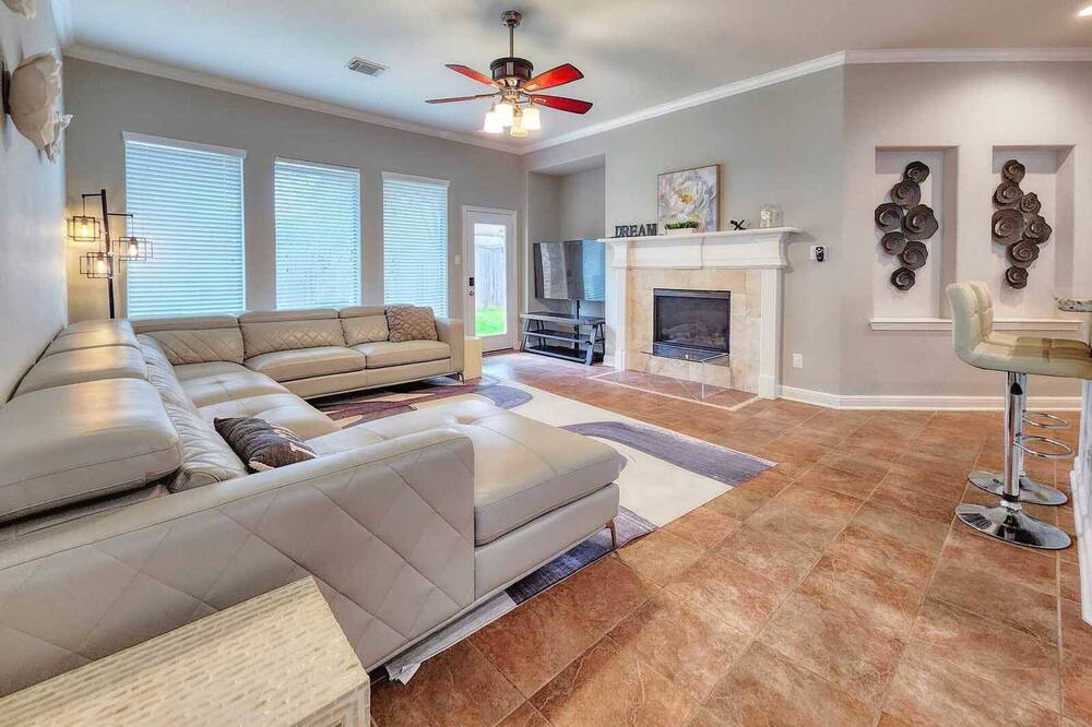 Photo of Livingroom in Jersey Village