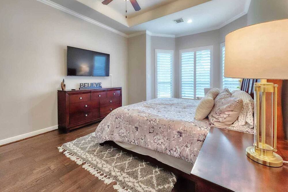 Photo of Bedroom in Jersey Village