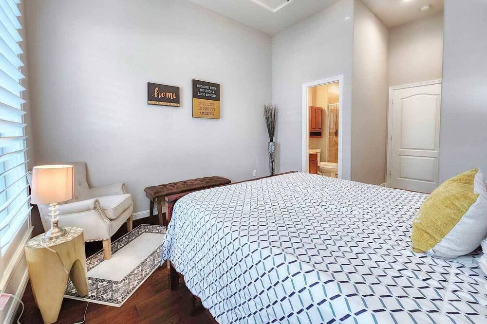 Photo of Bedroom in Jersey Village