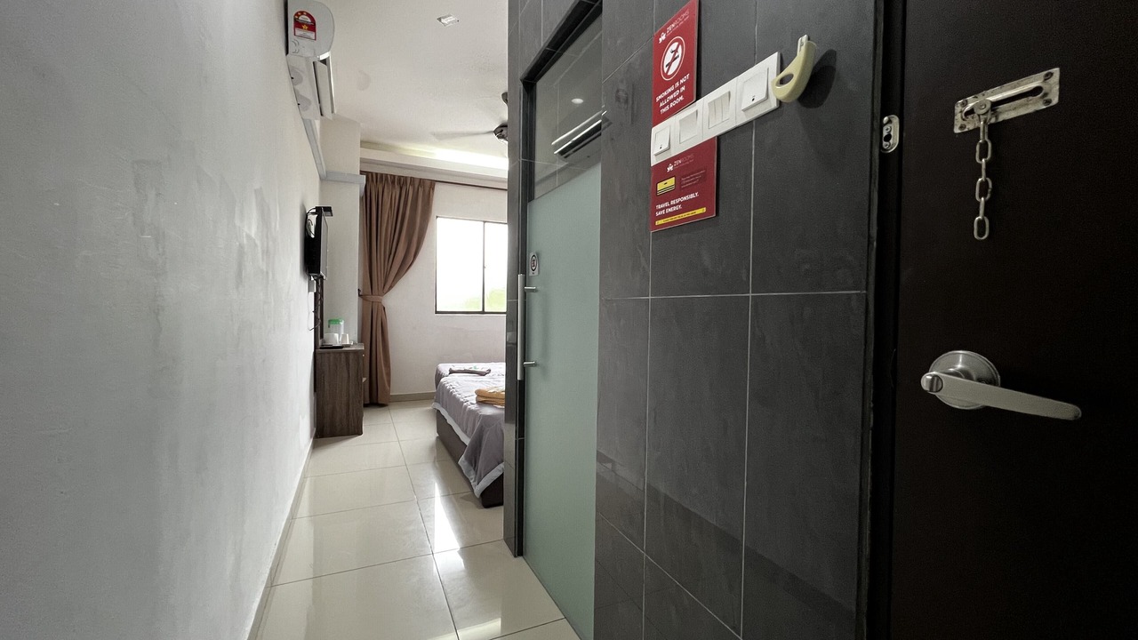 Photo of Bedroom in Kempas