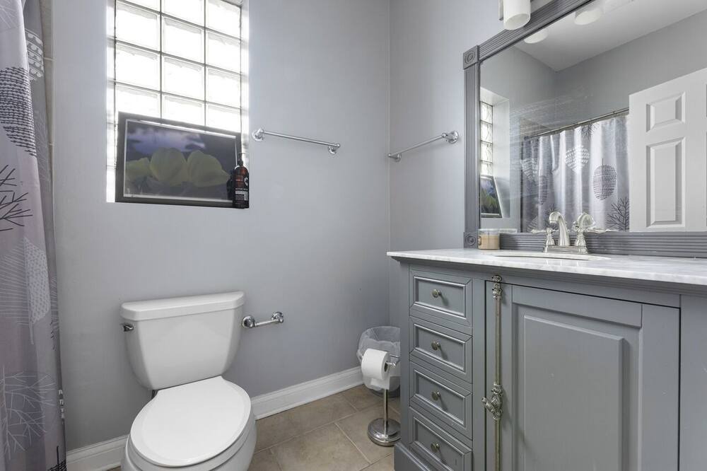 Photo of Bathroom in Bronzeville