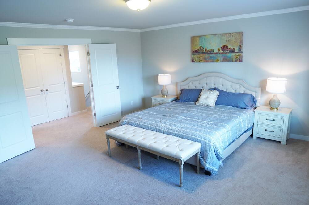 Photo of Bedroom in Everett