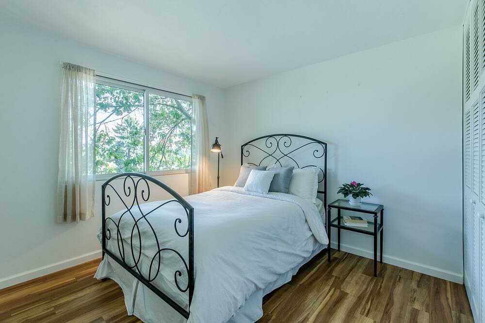 Photo of Bedroom in Friendly