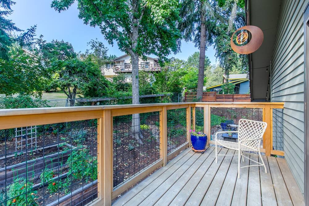 Photo of Others in Friendly