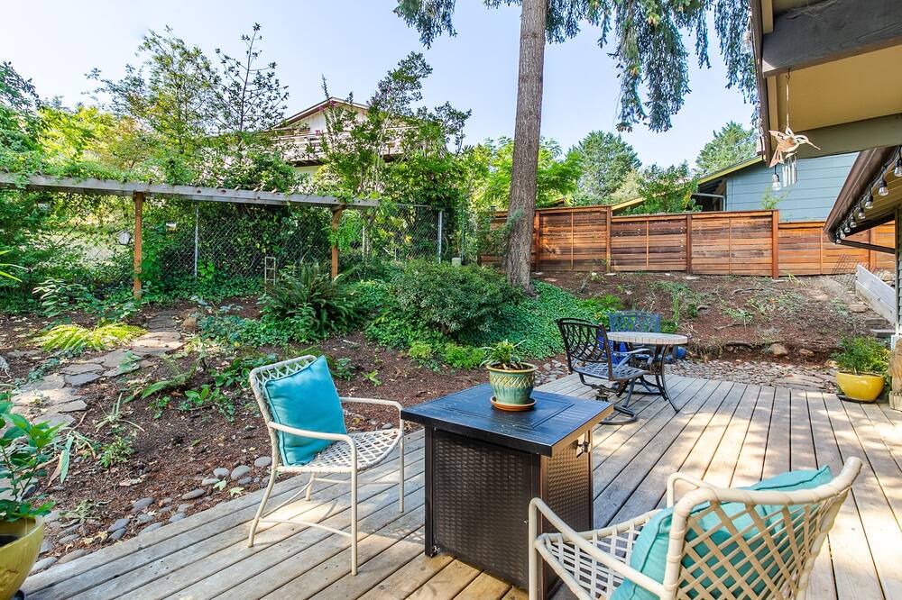 Photo of Others in Friendly