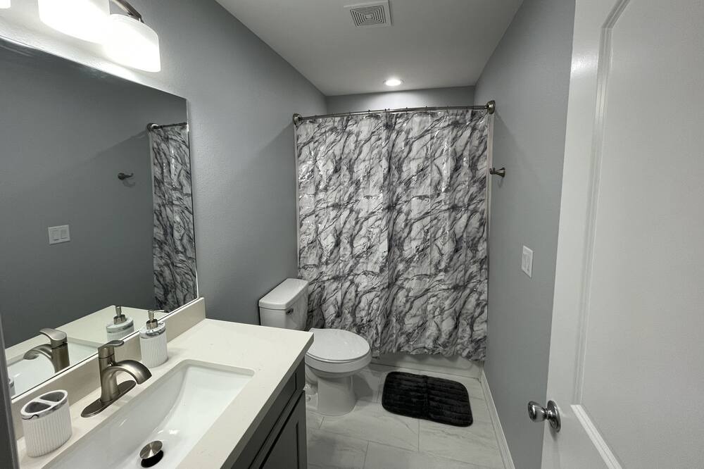 Photo of Bathroom in Lakeview  Jefferson County