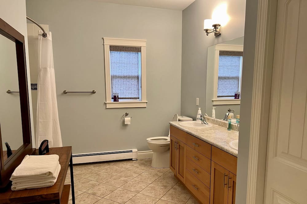 Photo of Bathroom in Clark's Harbour