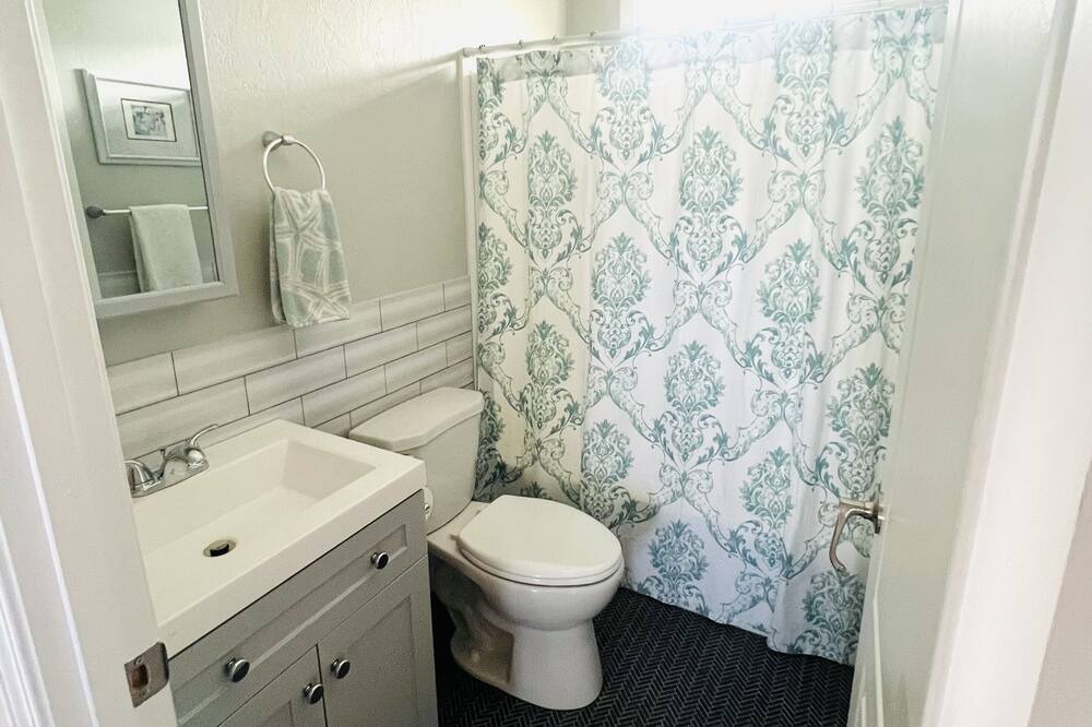 Photo of Bathroom in Suwannee