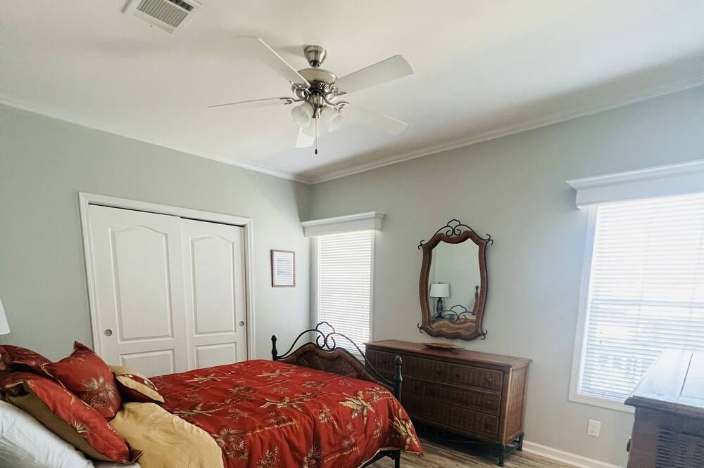 Photo of Bedroom in Suwannee