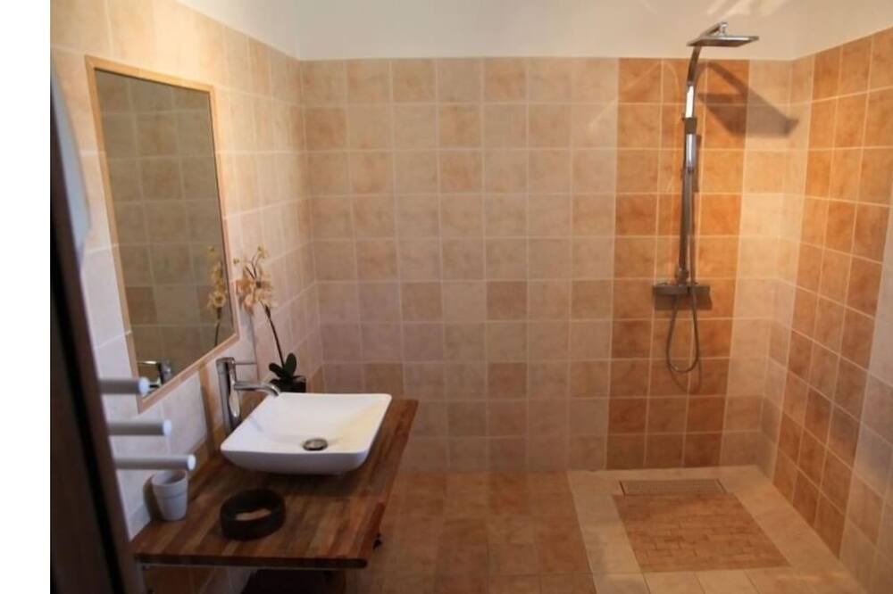 Photo of Bathroom in Montreal