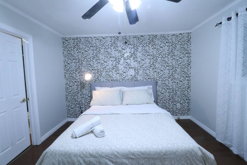 Photo of Bedroom in Manvers