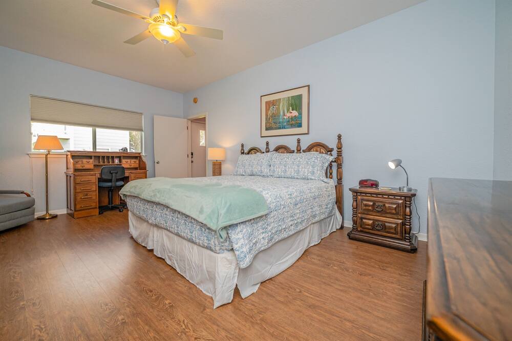 Photo of Bedroom in Harbor Oaks