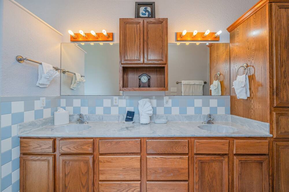 Photo of Kitchen in Harbor Oaks