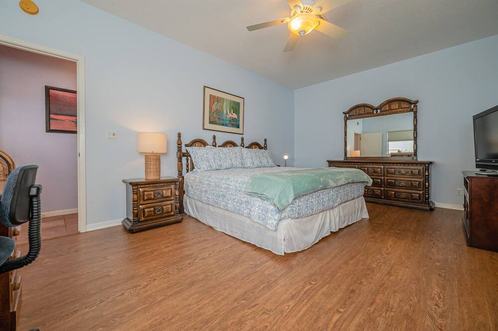Photo of Bedroom in Harbor Oaks