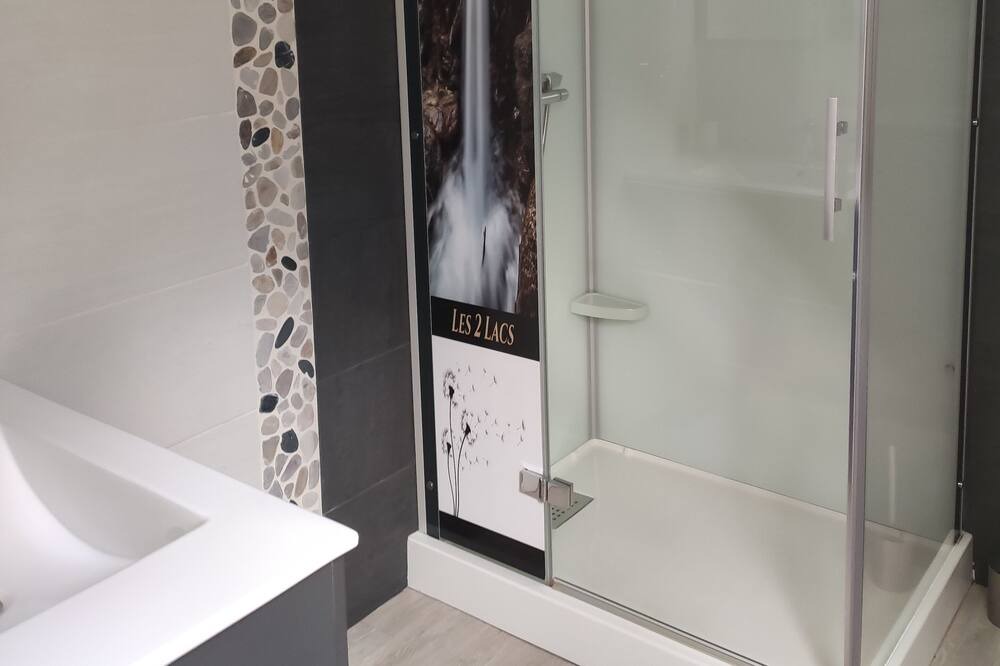 Photo of Bathroom in Pierre-Percee