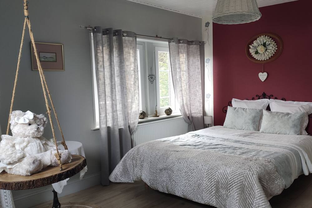 Photo of Bedroom in Pierre-Percee