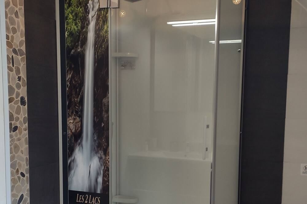 Photo of Bathroom in Pierre-Percee