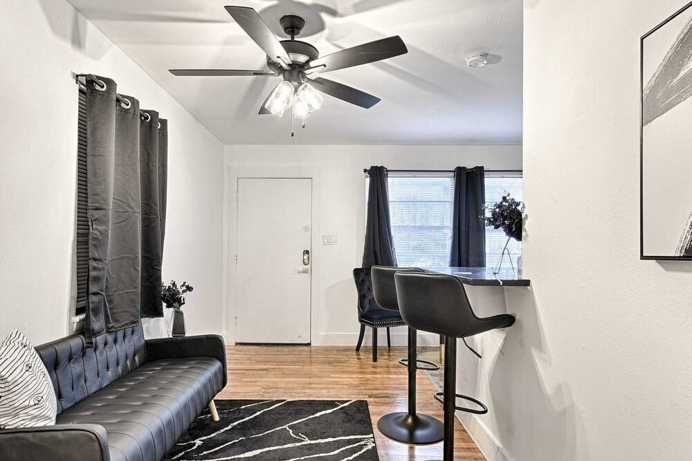 Photo of Livingroom in Bryan Place