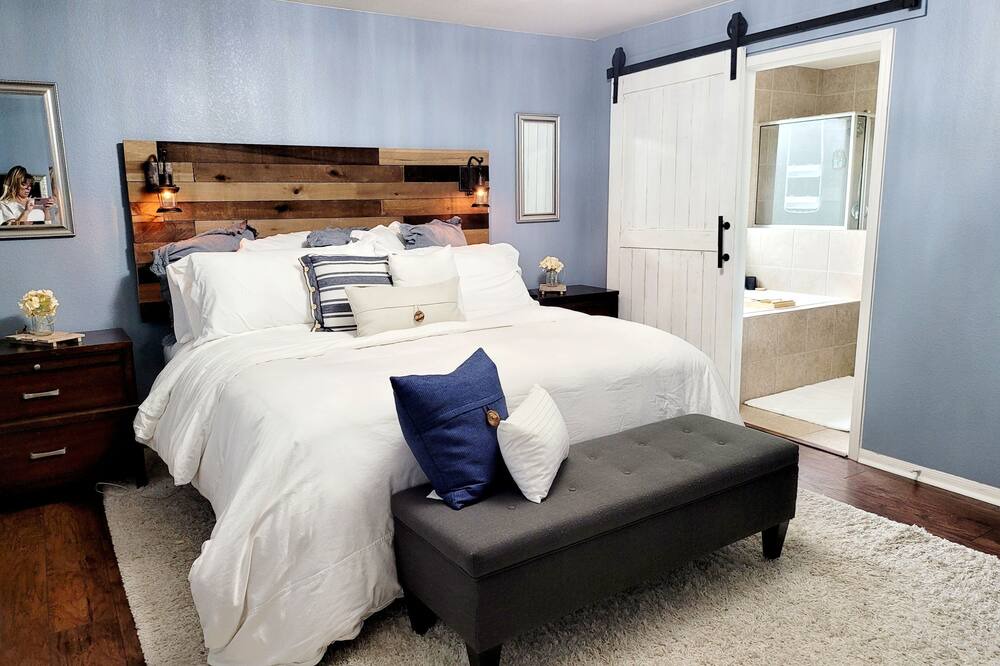 Photo of Bedroom in Alvin