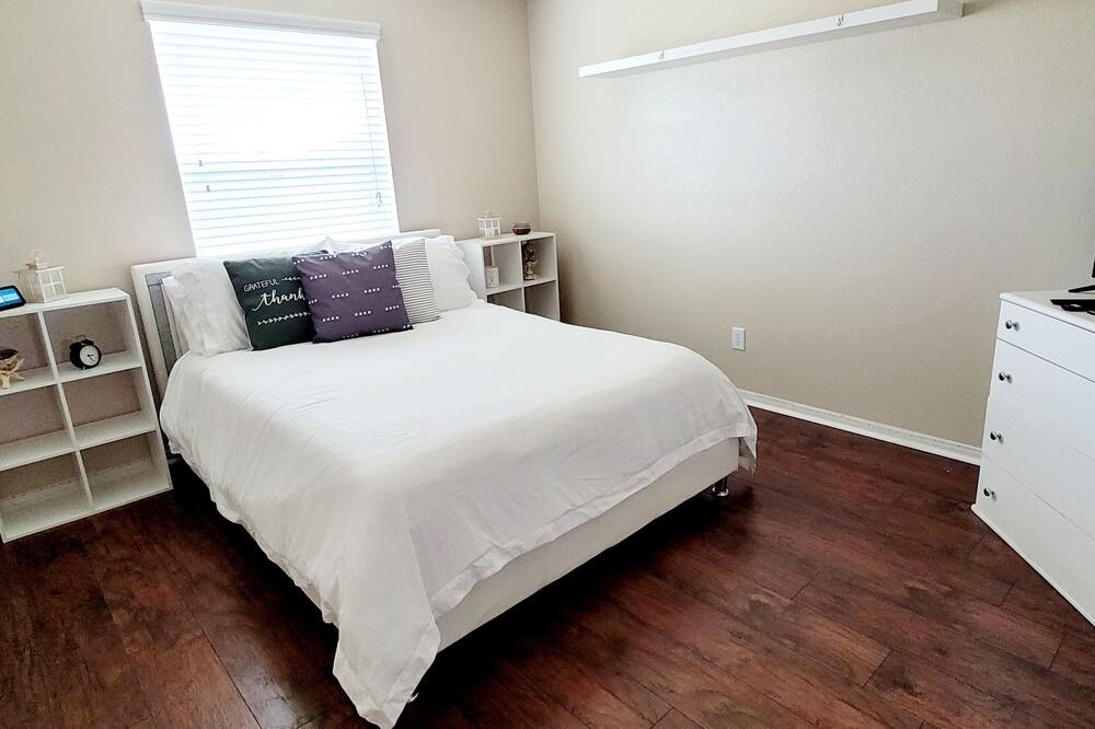 Photo of Bedroom in Alvin