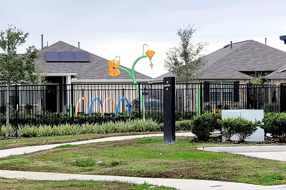 Photo of Others in Alvin