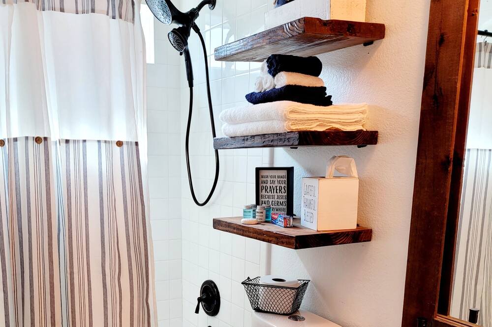 Photo of Bathroom in Alvin
