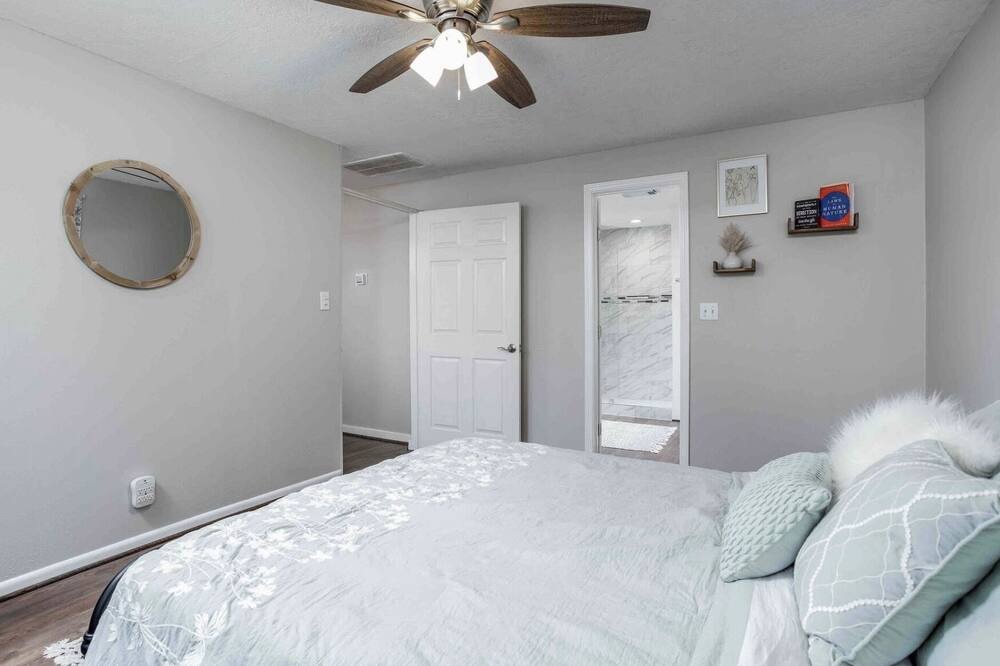 Photo of Bedroom in Montgomery