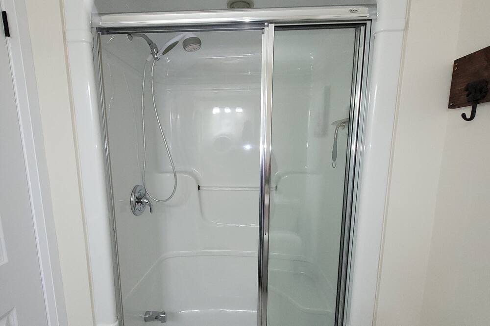 Photo of Bathroom in Nosbonsing