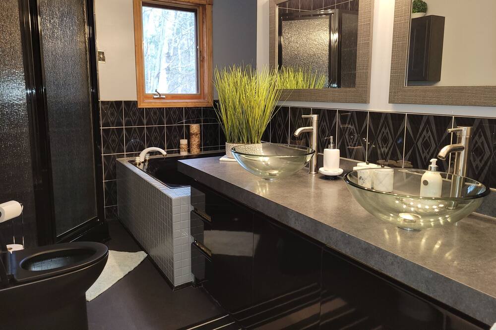 Photo of Bathroom in Nosbonsing