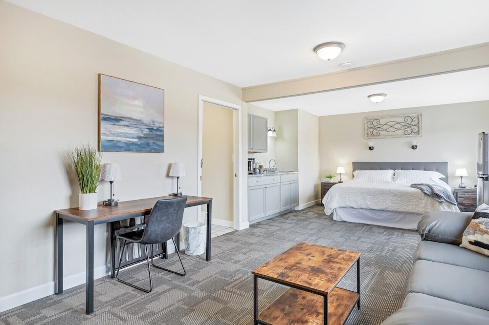 Photo of Others in New Florence