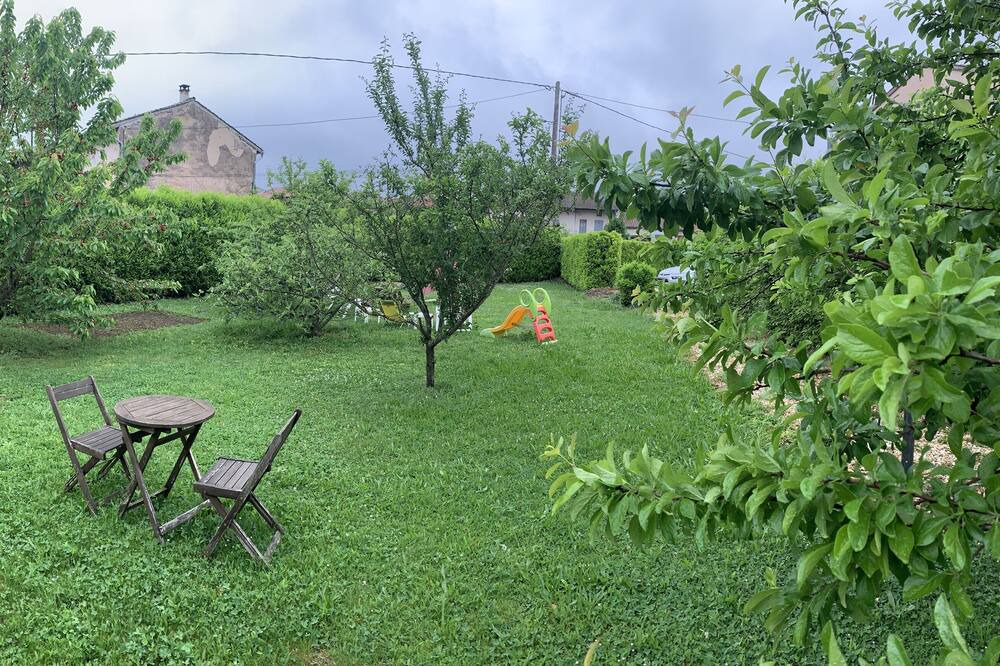 Photo of Outdoor in Uchizy