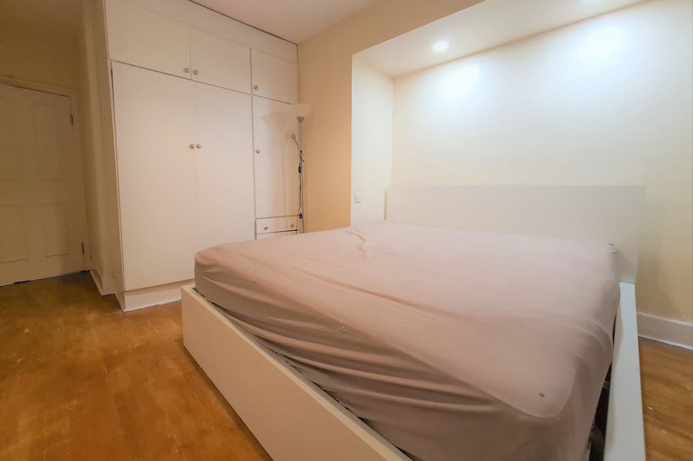 Photo of Bedroom in Ealing Common