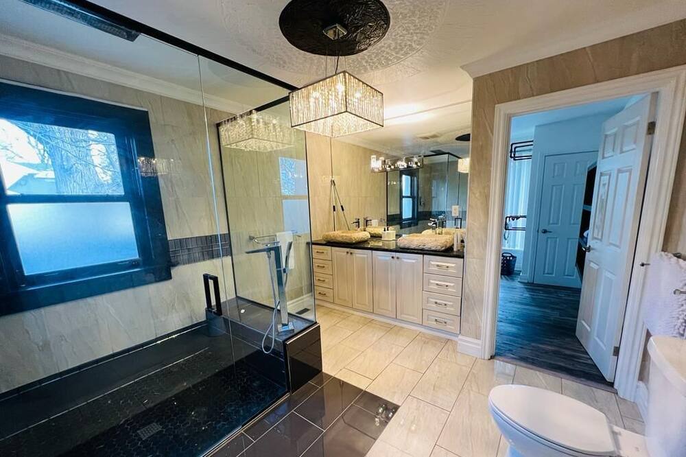 Photo of Bathroom in Highland