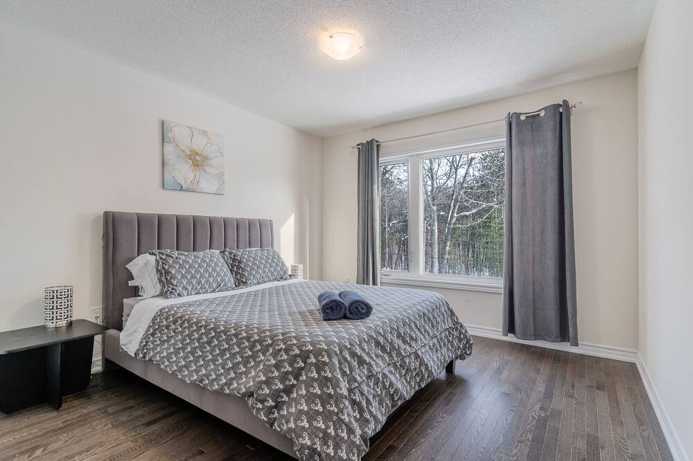 Photo of Bedroom in Wasaga Beach