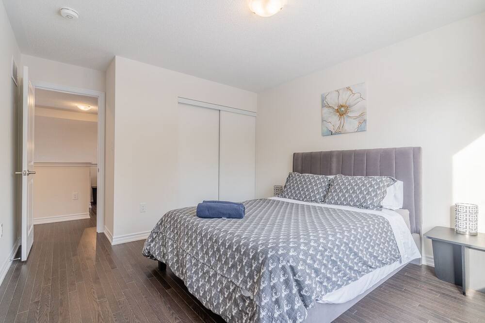 Photo of Bedroom in Wasaga Beach