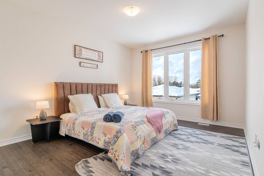 Photo of Bedroom in Wasaga Beach