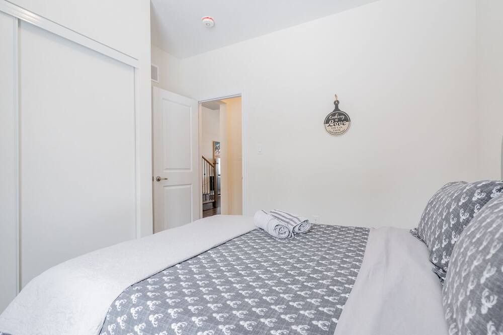 Photo of Bedroom in Wasaga Beach