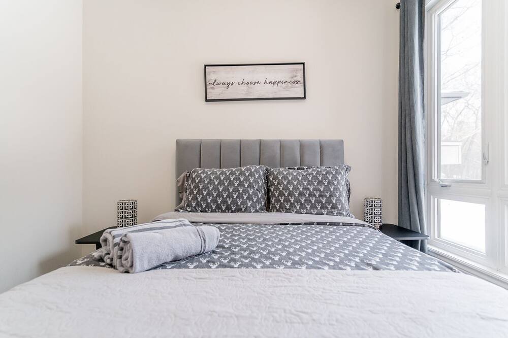 Photo of Bedroom in Wasaga Beach