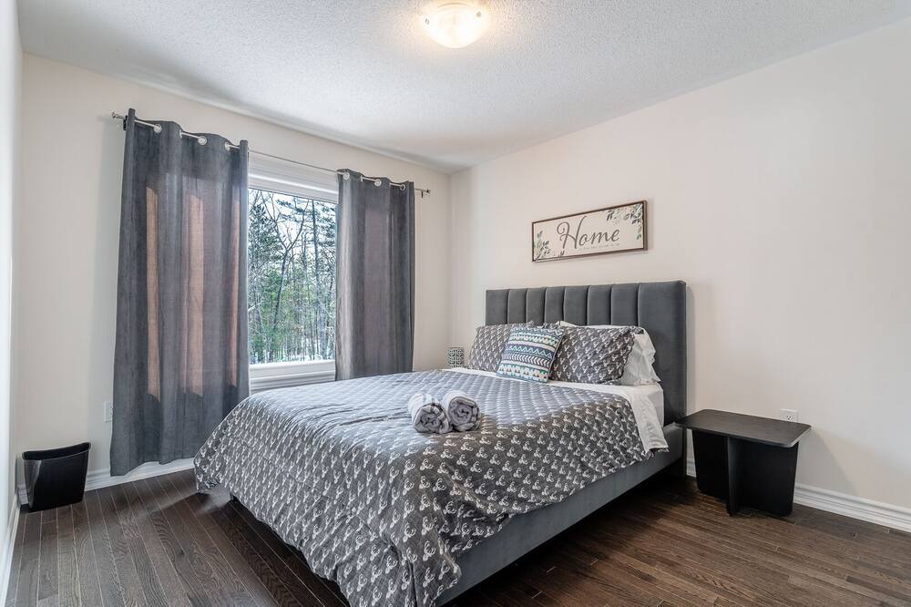 Photo of Bedroom in Wasaga Beach