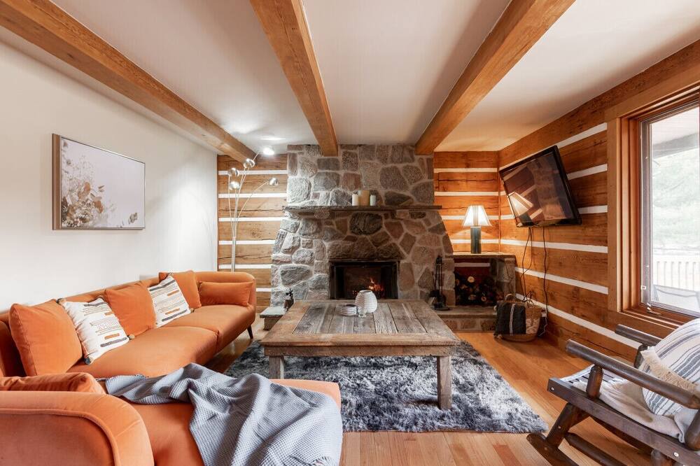 Photo of Livingroom in Amherst