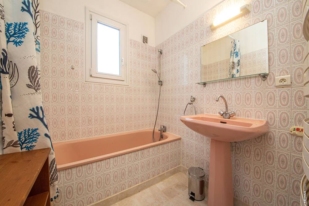Photo of Bathroom in Saint-Beauzile