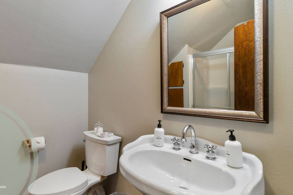 Photo of Bathroom in Streetman