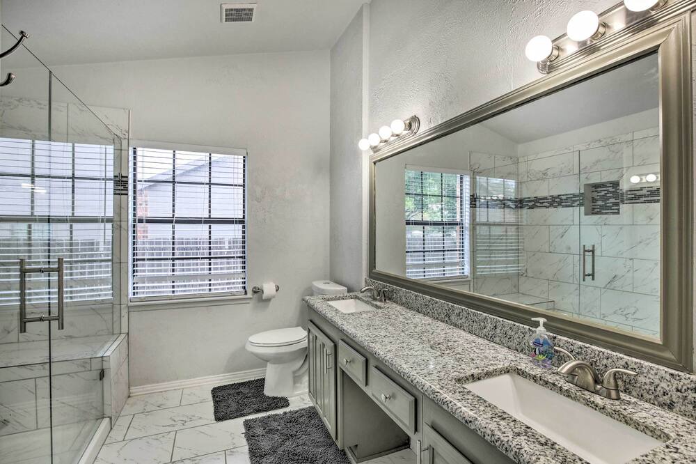 Photo of Bathroom in Allen